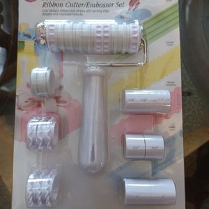Wilton Fondant Ribbon Cutter/ Embossed Set